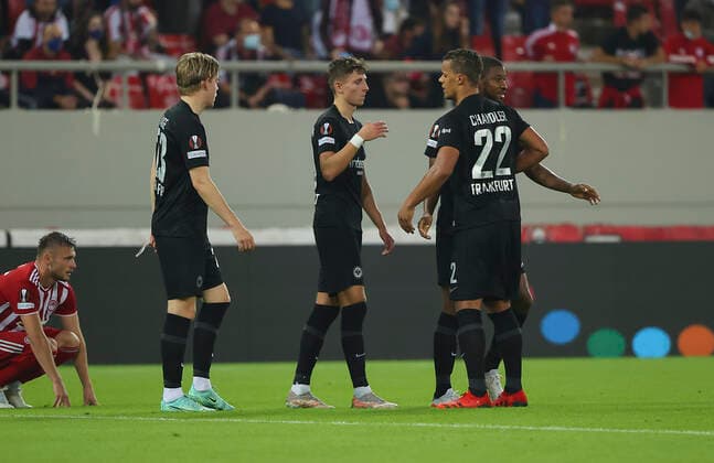 04.11.2021, Fussball UEFA Europa League, Olympiakos Piräus - Eintracht Frankfurt, emonline, despor, emspor, v.l., Jens Petter Hauge (Eintracht Frankfurt), Jesper Lindström (Eintracht Frankfurt), Timothy Chandler (Eintracht Frankfurt), Almamy Toure (Eintracht Frankfurt) freuen sich über den Sieg DFL DFB REGULATIONS PROHIBIT ANY USE OF PHOTOGRAPHS AS IMAGE SEQUENCES AND OR QUASI-VIDEO. xdcx Copyright: HMBxMedia Claus