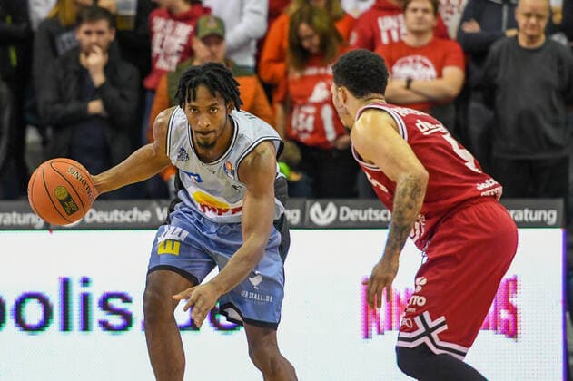 Terrell Harris, Kyan Anderson 7. Spieltag, Basketball Bundesliga, Basketball Saison 2021 2022, Deutschland, easyCredit BBL, Germany, Giessen 46ers, giessen rot, Herren, Jobstairs GIESSEN 46ers - HAKRO Merlins Crailsheim, Männer, Merlins hellblau
