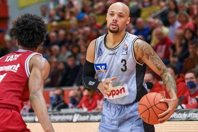 Jalen Tate, Maurice Stuckey 7. Spieltag, Basketball Bundesliga, Basketball Saison 2021 2022, Deutschland, easyCredit BBL, Germany, Giessen 46ers, giessen rot, Herren, Jobstairs GIESSEN 46ers - HAKRO Merlins Crailsheim, Männer, Merlins hellblau