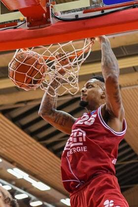 Phillip Fayne 7. Spieltag, Basketball Bundesliga, Basketball Saison 2021 2022, Deutschland, easyCredit BBL, Germany, Giessen 46ers, giessen rot, Herren, Jobstairs GIESSEN 46ers - HAKRO Merlins Crailsheim, Männer, Merlins hellblau