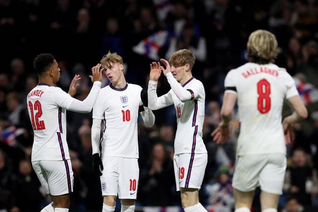 Mandatory Credit: Photo by Paul Greenwood Shutterstock (12598524cd) Anthony Gordon of England U21, U 21 celebrates scoring his side s first goal with team mates to make the score 1-0 England U21 v Czech Republic U21, UEFA U21 European Championship, EM, Europameisterschaft 2023 Qualifying, Group G, Football, Turf Moor, Burnley, UK - 11 Nov 2021 EDITORIAL USE ONLY No use with unauthorised audio, video, data, fixture lists, club league logos or live services. Online in-match use limited to 120 images, no video emulation. No use in betting, games or single club league player publications. England U21 v Czech Republic U21, UEFA U21 European Championship 2023 Qualifying, Group G, Football, Turf Moor, Burnley, UK - 11 Nov 2021 EDITORIAL USE ONLY No use with unauthorised audio, video, data, fixture lists, club league logos or live services. Online in-match use limited to 120 images, no video emulation. No use in betting, games or single club league player publications. Copyright: xPaulxGreenwood Shutterstockx 12598524cd