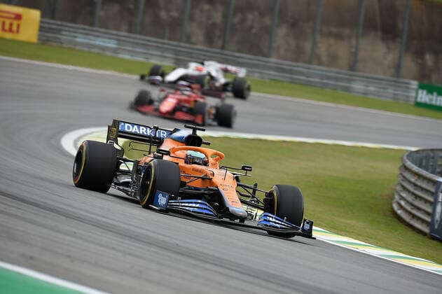 12.11.2021, Autodromo Jose Carlos Pace, Interlagos, FORMULA 1 HEINEKEN GRANDE PREMIO DO BRASIL 2021 , im Bild Daniel Ricciardo (AUS), McLaren F1 Team, Charles Leclerc (MCO), Scuderia Ferrari Mission Winnow, Nikita Mazepin (RUS), Haas F1 Team12.11.2021, Interlagos, Brasilien, Autodromo Jose Carlos Pace, FORMULA 1 HEINEKEN GRANDE PREMIO DO BRASIL 2021 , (Foto EU-Images) Interlagos Autodromo Jose Carlos Pace Brasilien