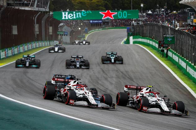 07 RAIKKONEN Kimi (fin), Alfa Romeo Racing ORLEN C41, 99 GIOVINAZZI Antonio (ita), Alfa Romeo Racing ORLEN C41, action during the Sprint race of the Formula 1 Heineken Grande Premio De Sao Paulo 2021, Sao Paulo Grand Prix, 19th round of the 2021 FIA Formula One World Championship, WM, Weltmeisterschaft from November 12 to 14, 2021 on the Interlagos Circuit, in Sao Paulo, Brazil - F1 - SAO PAULO GRAND PRIX 2021 DPPI Panoramic 00121039__V2_8954.JPG_