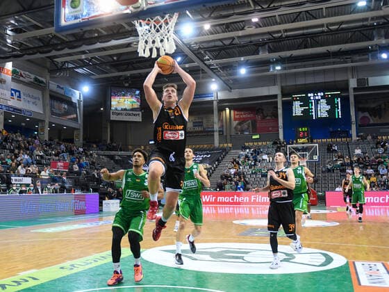 Isemann, Gladiators Trier vs. Wiha Panthers Schwenningen, Basketball, 2. Bundesliga, Pro-A, Spielzeit 2021 2022, 13.11.2021, Gladiators Trier vs. Wiha Panthers Schwenningen, Basketball, 2. Bundesliga, Pro-A, Spielzeit 2021 2022, 13.11.2021 Trier Copyright: xEibner-Pressefotox EP_WSR