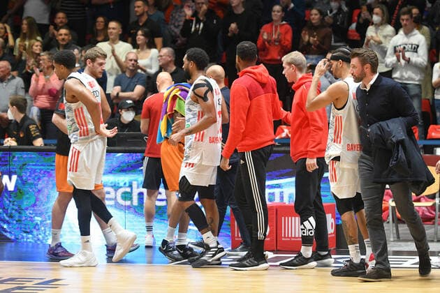 Mannschaft des FC Bayern Muenchen Basketball verliert in Chemnitz, Niners Chemnitz vs. FC Bayern Muenchen, 14.11.2021, BBL Pokal, Viertelfinale, GER, Saison 2021 2022 Niners Chemnitz vs. FC Bayern Muenchen, 14.11.2021, BBL Pokal, Viertelfinale, GER, Saison 2021 2022 Chemnitz Copyright: xBertxHarzer xEibner-xPressefotox