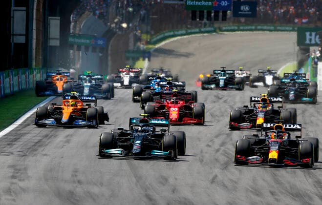 Start, 77 Valtteri Bottas (FIN, Mercedes-AMG Petronas F1 Team), 33 Max Verstappen (NED, Red Bull Racing), 4 Lando Norris (GBR, McLaren F1 Team), 55 Carlos Sainz (ESP, Scuderia Ferrari Mission Winnow), 11 Sergio Perez (MEX, Red Bull Racing), F1 Grand Prix of Brazil at Autodromo Jose Carlos Pace on November 14, 2021 in Sao Paulo, Brazil. (Photo by HOCH ZWEI) Sao Paulo Brazil