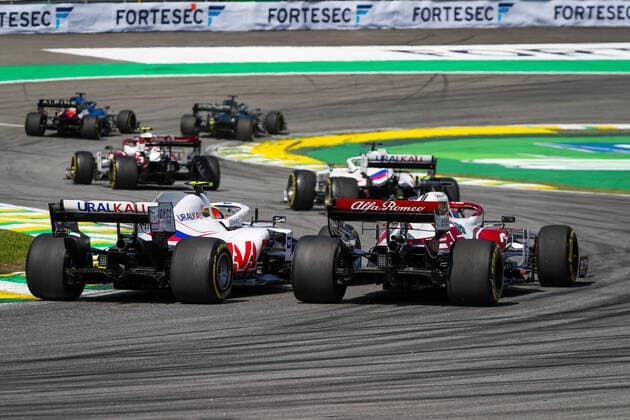07 RAIKKONEN Kimi (fin), Alfa Romeo Racing ORLEN C41, 47 SCHUMACHER Mick (ger), Haas F1 Team VF-21 Ferrari, action during the Formula 1 Heineken Grande Premio De Sao Paulo 2021, Sao Paulo Grand Prix, 19th round of the 2021 FIA Formula One World Championship, WM, Weltmeisterschaft from November 12 to 14, 2021 on the Interlagos Circuit, in Sao Paulo, Brazil - F1 - SAO PAULO GRAND PRIX 2021 - RACE DPPI Panoramic 20211114_GOODEN_FGO04263