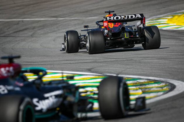 33 VERSTAPPEN Max (nld), Red Bull Racing Honda RB16B, HAMILTON Lewis (gbr), Mercedes AMG F1 GP W12 E Performance, action during the Formula 1 Heineken Grande Premio De Sao Paulo 2021, Sao Paulo Grand Prix, 19th round of the 2021 FIA Formula One World Championship, WM, Weltmeisterschaft from November 12 to 14, 2021 on the Interlagos Circuit, in Sao Paulo, Brazil - F1 - SAO PAULO GRAND PRIX 2021 - RACE DPPI Panoramic 20211114_GOODEN_FG0D4265