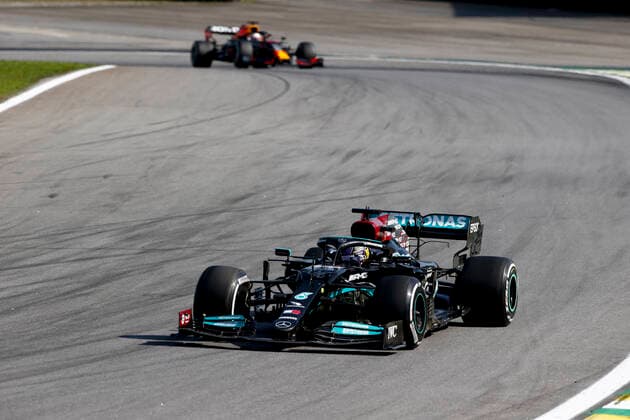 44 HAMILTON Lewis (gbr), Mercedes AMG F1 GP W12 E Performance, 33 VERSTAPPEN Max (nld), Red Bull Racing Honda RB16B, action during the Formula 1 Heineken Grande Premio De Sao Paulo 2021, Sao Paulo Grand Prix, 19th round of the 2021 FIA Formula One World Championship, WM, Weltmeisterschaft from November 12 to 14, 2021 on the Interlagos Circuit, in Sao Paulo, Brazil - F1 - SAO PAULO GRAND PRIX 2021 - RACE DPPI Panoramic 20211114_GOODEN_F12021GP19BRA_JK226623