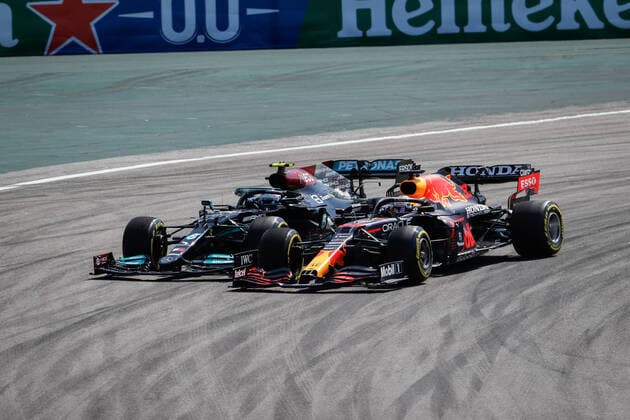 start of the race, depart, 33 VERSTAPPEN Max (nld), Red Bull Racing Honda RB16B, 77 BOTTAS Valtteri (fin), Mercedes AMG F1 GP W12 E Performance, action during the Formula 1 Heineken Grande Premio De Sao Paulo 2021, Sao Paulo Grand Prix, 19th round of the 2021 FIA Formula One World Championship, WM, Weltmeisterschaft from November 12 to 14, 2021 on the Interlagos Circuit, in Sao Paulo, Brazil - F1 - SAO PAULO GRAND PRIX 2021 - RACE DPPI Panoramic 00121040__V2_9885
