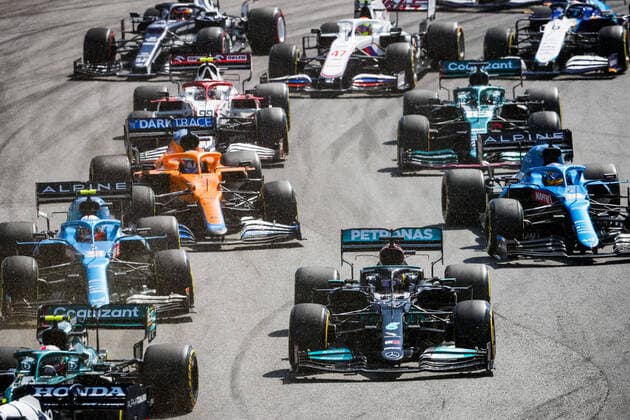 start of the race, depart, 44 HAMILTON Lewis (gbr), Mercedes AMG F1 GP W12 E Performance, action during the Formula 1 Heineken Grande Premio De Sao Paulo 2021, Sao Paulo Grand Prix, 19th round of the 2021 FIA Formula One World Championship, WM, Weltmeisterschaft from November 12 to 14, 2021 on the Interlagos Circuit, in Sao Paulo, Brazil - F1 - SAO PAULO GRAND PRIX 2021 - RACE DPPI Panoramic 00121040__V2_9918