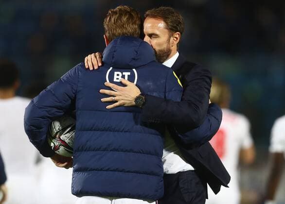 Fußball, WM Quali, San Marino - England Mandatory Credit: Photo by Kieran McManus Shutterstock (12603417cf) England manager Gareth Southgate hugs Harry Kane of England at full time San Marino v England, FIFA World Cup, WM, Weltmeisterschaft, Fussball 2022 Qualifying, Group I, Football, San Marino Stadium, Serravalle, San Marino - 15 Nov 2021 EDITORIAL USE ONLY No use with unauthorised audio, video, data, fixture lists, club league logos or live services. Online in-match use limited to 120 images, no video emulation. No use in betting, games or single club league player publications. San Marino v England, FIFA World Cup 2022 Qualifying, Group I, Football, San Marino Stadium, Serravalle, San Marino - 15 Nov 2021 EDITORIAL USE ONLY No use with unauthorised audio, video, data, fixture lists, club league logos or live services. Online in-match use limited to 120 images, no video emulation. No use in betting, games or single club league player publications. Copyright: xKieranxMcManus Shutterstockx 12603417cf