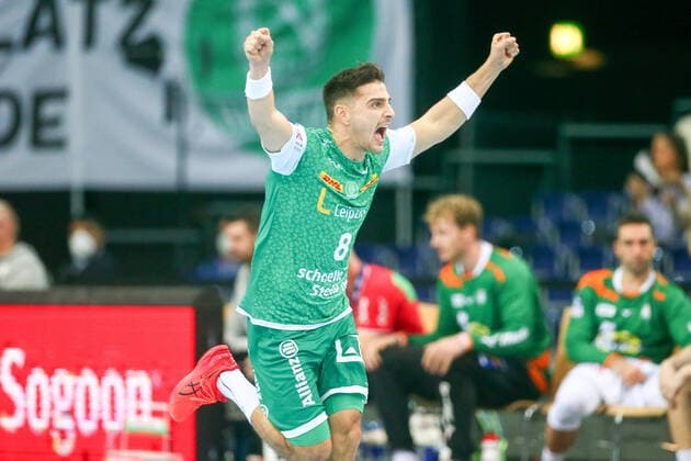 Leipzig, 14.11.2021, QUARTERBACK Immobilien ARENA Leipzig, Handball, Männer, Saison 2021 2022, LIQUI MOLY HBL, 11. Spieltag , SC DHfK - HSG Wetzlar 30:26 (14:12) , Im Bild: Lucas Krzikalla (8, Leipzig) jubelt ,
