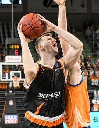 GER, EuroCup, ratiopharm Ulm vs Promitheas Patras 17.11.2021, ratiopharm arena, Neu-Ulm, GER, EuroCup, ratiopharm Ulm vs Promitheas Patras, im Bild Dimitris Agravanis (Patras, 7), Philipp Herkenhoff (Ulm, 14)