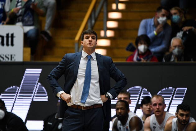 Pedro Calles (Hamburg Towers, Trainer), GER, HAKRO Merlins Crailsheim vs. Hamburg Towers, 20.11.2021, 8. Spieltag easycredit Basketball Bundesliga, Spielzeit 2021 2022. GER, HAKRO Merlins Crailsheim vs. Hamburg Towers, 20.11.2021, 8. Spieltag easycredit Basketball Bundesliga, Spielzeit 2021 2022. Crailsheim Copyright: xEibner MichaelxMemmlerx EP_MMR