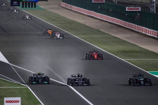 77 BOTTAS Valtteri (fin), Mercedes AMG F1 GP W12 E Performance, 22 TSUNODA Yuki (jap), Scuderia AlphaTauri Honda AT02, 18 STROLL Lance (can), Aston Martin F1 AMR21, action during the Formula 1 Ooredoo Qatar Grand Prix 2021, 20th round of the 2021 FIA Formula One World Championship, WM, Weltmeisterschaft from November 19 to 21, 2021 on the Losail International Circuit, in Lusail, Qatar - F1 - QATAR GRAND PRIX 2021 - RACE DPPI Panoramic 00121042_FG0D8208.JPG_