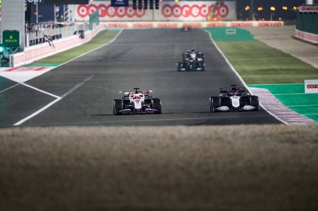 09 MAZEPIN Nikita (rus), Haas F1 Team VF-21 Ferrari, 63 RUSSELL George (gbr), Williams Racing F1 FW43B, action during the Formula 1 Ooredoo Qatar Grand Prix 2021, 20th round of the 2021 FIA Formula One World Championship, WM, Weltmeisterschaft from November 19 to 21, 2021 on the Losail International Circuit, in Lusail, Qatar - F1 - QATAR GRAND PRIX 2021 - RACE DPPI Panoramic 20211121_GOODEN_FG0D8404