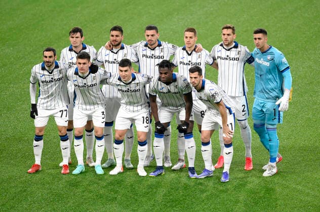 Vo. v.l.n.r. Davide Zappacosta, Joakim Maehle, Ruslan Malinovskyi, Duvan Zapata, Remo Freuler, BC, Hi. v.l.n.r. Marten de Roon, Jose Luis Palomino, Merih Demiral, Mario Pasalie, Rafael Toloi, Torhüter Juan Musso, BC, Startelf, BSC Young Boys - Atalanta Bergamo, Champions League, Fussball, 23.11.2021