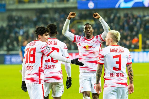 Siegesjubel des RB Leipzig zum 0:5 Sieg, Hugo Novoa (RB Leipzig, 38), Angelino (RB Leipzig, 3) GER, FC Brugge vs. RB Leipzig, Fussball, Champions League, 5. Spieltag, Spielzeit 2021 2022, 24.11.2021 GER, FC Brugge vs. RB Leipzig, Fussball, Champions League, 5. Spieltag, Spielzeit 2021 2022, 24.11.2021 Copyright: xEibner-Pressefoto BenjaminxSoelzx EP_EER