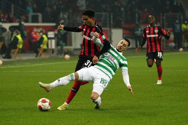 25..11..2021, Fussball , Saison 21 22, Europa League ,Gruppenphase , Gruppen G, Bayer 04 Leverkusen - FC Celtic Glasgow Bayarena Leverkusen , Amine Adli, , Bayer 04 Leverkusen, Jpsip Juranovic, Celtic, Foto Chai von der Laage UEFA regulations prohibit any use of photographs as image sequences and or quasi-video. EDITORIAL USE ONLY
