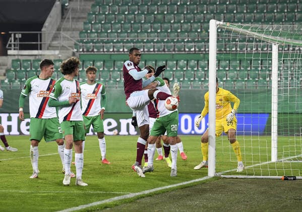 Mandatory Credit: Photo by Simon Dael Shutterstock (12617584aj) Issa Diop of West Ham attempts a shot at goal Rapid Vienna v West Ham United, UEFA Europa League, Group H, Football, Weststadion, Vienna, Austria - 25 Nov 2021 EDITORIAL USE ONLY No use with unauthorised audio, video, data, fixture lists, club league logos or live services. Online in-match use limited to 120 images, no video emulation. No use in betting, games or single club league player publications. Rapid Vienna v West Ham United, UEFA Europa League, Group H, Football, Weststadion, Vienna, Austria - 25 Nov 2021 EDITORIAL USE ONLY No use with unauthorised audio, video, data, fixture lists, club league logos or live services. Online in-match use limited to 120 images, no video emulation. No use in betting, games or single club league player publications. Copyright: xSimonxDael Shutterstockx 12617584aj