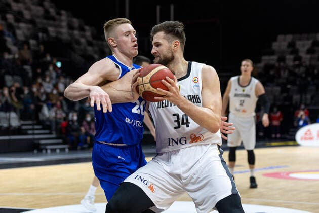 Rauno Nurger (Estland, 20)Leon Kratzer (Deutschland, 34) Deutschland vs. Estland, Basketball, WM Qualifikation 2023, Gruppe D, 25.11.2021 Foto:EIBNER Guener Santemiz Deutschland vs. Estland, Basketball, WM Qualifikation 2023, Gruppe D, 25.11.2021 Nuernberg Copyright: xEIBNER GuenerxSantemizx EP_GSZ