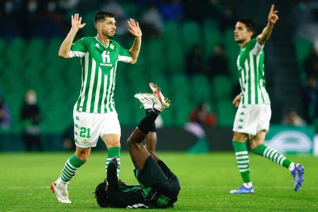 Mandatory Credit: Photo by Pressinphoto Shutterstock (12618144l) Guido Rodriguez of Real BetisGuido Rodriguez of Real Betis Real Betis v Ferencvaros TC, UEFA Europa League 2021-2022, date 5. Football, Benito Villamarin Stadium, Sevilla, Spain - 25 Nov 2021 Editorial use only Real Betis v Ferencvaros TC, UEFA Europa League 2021-2022, date 5. Football, Benito Villamarin Stadium, Sevilla, Spain - 25 Nov 2021 Editorial use only Copyright: xPressinphoto Shutterstockx 12618144l