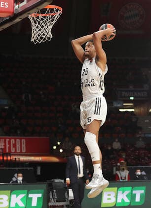 William Howard (ASVEL Villeurbanne, 25) punktet GER, FC Bayern Basketball vs. LDLC ASVEL Villeurbanne, Basketball, EuroLeague, Saison 2021 2022, 02.12.2021, GER, FC Bayern Basketball vs. LDLC ASVEL Villeurbanne, Basketball, EuroLeague, Saison 2021 2022, 02.12.2021, Muenchen Copyright: xEIBNER MarcelxEngelbrechtx EP_EER