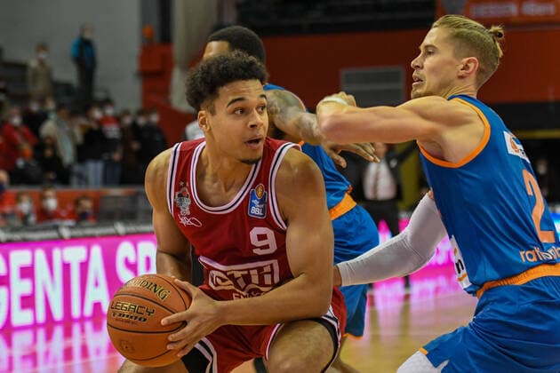 Max Begue, Thomaz Klepeisz 9. Spieltag, Basketball Bundesliga, Basketball Saison 2021 2022, Deutschland, easyCredit BBL, Germany, Giessen 46ers, giessen rot, Herren, Jobstairs GIESSEN 46ers - ratiopharm Ulm, Männer, Ulm orange