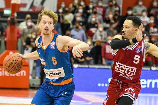 Per Günther, Kyan Anderson 9. Spieltag, Basketball Bundesliga, Basketball Saison 2021 2022, Deutschland, easyCredit BBL, Germany, Giessen 46ers, giessen rot, Herren, Jobstairs GIESSEN 46ers - ratiopharm Ulm, Männer, Ulm orange