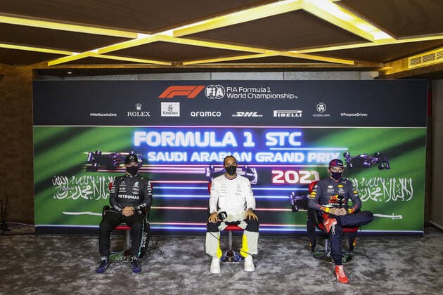 BOTTAS Valtteri (fin), Mercedes AMG F1 GP W12 E Performance, HAMILTON Lewis (gbr), Mercedes AMG F1 GP W12 E Performance, VERSTAPPEN Max (ned), Red Bull Racing Honda RB16B, press conference, PK, Pressekonferenz during the Formula 1 stc Saudi Arabian Grand Prix 2021, 21th round of the 2021 FIA Formula One World Championship, WM, Weltmeisterschaft from December 3 to 5, 2021 on the Jeddah Corniche Circuit, in Jeddah, Saudi Arabia - F1 - SAUDI ARABIAN GRAND PRIX 2021 DPPI Panoramic 00121043_FG0O2888.JPG