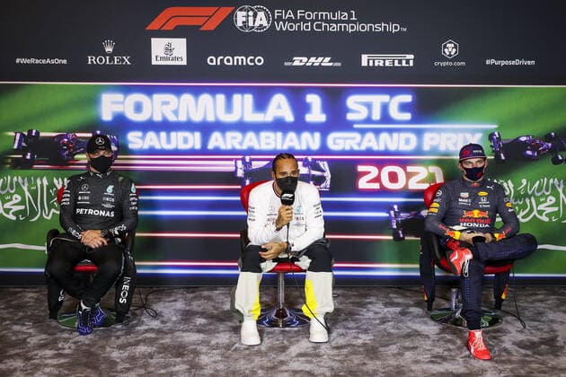 BOTTAS Valtteri (fin), Mercedes AMG F1 GP W12 E Performance, HAMILTON Lewis (gbr), Mercedes AMG F1 GP W12 E Performance, VERSTAPPEN Max (ned), Red Bull Racing Honda RB16B, portrait, press conference, PK, Pressekonferenz during the Formula 1 stc Saudi Arabian Grand Prix 2021, 21th round of the 2021 FIA Formula One World Championship, WM, Weltmeisterschaft from December 3 to 5, 2021 on the Jeddah Corniche Circuit, in Jeddah, Saudi Arabia - F1 - SAUDI ARABIAN GRAND PRIX 2021 DPPI Panoramic 00121043_FG0O2897.JPG