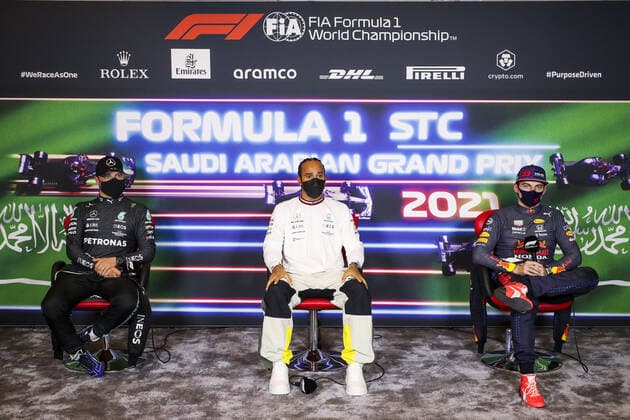 BOTTAS Valtteri (fin), Mercedes AMG F1 GP W12 E Performance, HAMILTON Lewis (gbr), Mercedes AMG F1 GP W12 E Performance, VERSTAPPEN Max (ned), Red Bull Racing Honda RB16B, portrait, press conference, PK, Pressekonferenz during the Formula 1 stc Saudi Arabian Grand Prix 2021, 21th round of the 2021 FIA Formula One World Championship, WM, Weltmeisterschaft from December 3 to 5, 2021 on the Jeddah Corniche Circuit, in Jeddah, Saudi Arabia - F1 - SAUDI ARABIAN GRAND PRIX 2021 DPPI Panoramic 00121043_FG0O2903.JPG
