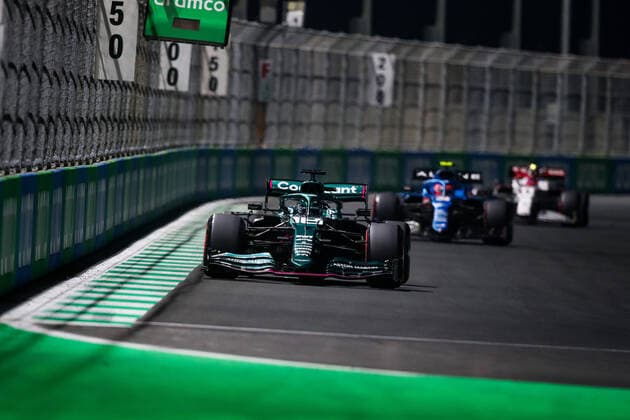 18 STROLL Lance (can), Aston Martin F1 AMR21, 31 OCON Esteban (fra), Alpine F1 A521, action during the Formula 1 stc Saudi Arabian Grand Prix 2021, 21th round of the 2021 FIA Formula One World Championship, WM, Weltmeisterschaft from December 3 to 5, 2021 on the Jeddah Corniche Circuit, in Jeddah, Saudi Arabia - F1 - SAUDI ARABIAN GRAND PRIX 2021 DPPI Panoramic 20211204_GOODEN_FG0O2365