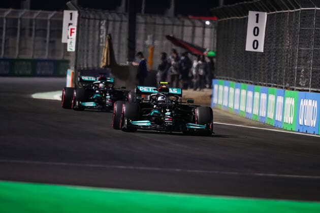 77 BOTTAS Valtteri (fin), Mercedes AMG F1 GP W12 E Performance, 44 HAMILTON Lewis (gbr), Mercedes AMG F1 GP W12 E Performance, action during the Formula 1 stc Saudi Arabian Grand Prix 2021, 21th round of the 2021 FIA Formula One World Championship, WM, Weltmeisterschaft from December 3 to 5, 2021 on the Jeddah Corniche Circuit, in Jeddah, Saudi Arabia - F1 - SAUDI ARABIAN GRAND PRIX 2021 DPPI Panoramic 20211204_GOODEN_FG0O2390