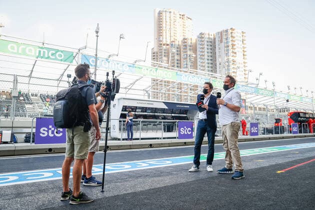 SENECAL Thomas (fr), chief editor Canal+, MONTAGNY Franck (fra), TV presenter commentateur Canal+, portrait during the Formula 1 stc Saudi Arabian Grand Prix 2021, 21th round of the 2021 FIA Formula One World Championship, WM, Weltmeisterschaft from December 3 to 5, 2021 on the Jeddah Corniche Circuit, in Jeddah, Saudi Arabia - F1 - SAUDI ARABIAN GRAND PRIX 2021 DPPI Panoramic 00121043__V2_5298