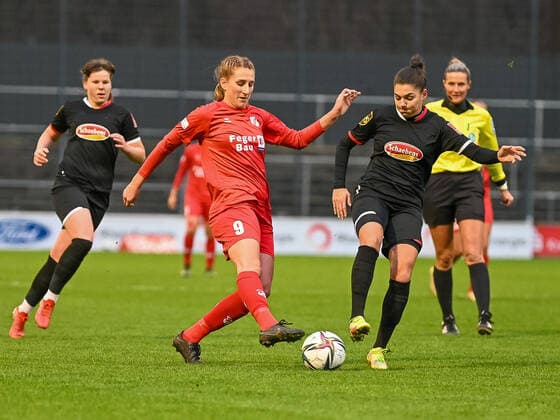 Doerthe Hoppius (SC Sand, 09) und Manjou Wilde (1. FC Köln, 07). 1. FC Koeln vs. SC Sand, Fussball, Frauen Bundesliga, 10. Spieltag, 2021 2022, 05.12.2021 DFL DFB REGULATIONS PROHIBIT ANY USE OF PHOTOGRAPHS AS IMAGE SEQUENCES AND OR QUASI-VIDEO 1. FC Koeln vs. SC Sand, Fussball, Frauen Bundesliga, 10. Spieltag, Saison 2021 2022, 05.12.2021 Koeln Copyright: xEibner-Pressefotox EP_THR