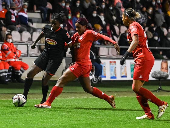 Eunice Beckmann (1. FC Köln, 11), Patricia George (SC Sand, 15) und Adrienne Jordan (SC Sand, 29). 1. FC Koeln vs. SC Sand, Fussball, Frauen Bundesliga, 10. Spieltag, 2021 2022, 05.12.2021 DFL DFB REGULATIONS PROHIBIT ANY USE OF PHOTOGRAPHS AS IMAGE SEQUENCES AND OR QUASI-VIDEO 1. FC Koeln vs. SC Sand, Fussball, Frauen Bundesliga, 10. Spieltag, Saison 2021 2022, 05.12.2021 Koeln Copyright: xEibner-Pressefotox EP_THR