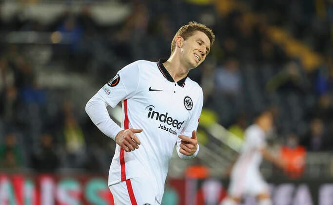 09.12.2021, Fussball UEFA Europa League, Fenerbahce SK Istanbul - Eintracht Frankfurt, emonline, emspor, v.l., Kristijan Jakic (Eintracht Frankfurt) enttaeuscht, enttaeuscht schauend, dissapointed, traurig, frustiert, frust, gefrustet DFL DFB REGULATIONS PROHIBIT ANY USE OF PHOTOGRAPHS AS IMAGE SEQUENCES AND OR QUASI-VIDEO. xdcx Copyright: HMBxMedia Claus