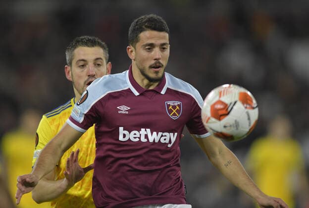 Mandatory Credit: Photo by James GriffithsWest Ham United Shutterstock (12637613t) Pablo Fornals of West Ham United in action West Ham United v Dinamo Zagreb, UEFA Europa League, Group H, Football, London Stadium, London, UK - 09 Dec 2021 EDITORIAL USE ONLY No use with unauthorised audio, video, data, fixture lists, club league logos or live services. Online in-match use limited to 120 images, no video emulation. No use in betting, games or single club league player publications. West Ham United v Dinamo Zagreb, UEFA Europa League, Group H, Football, London Stadium, London, UK - 09 Dec 2021 EDITORIAL USE ONLY No use with unauthorised audio, video, data, fixture lists, club league logos or live services. Online in-match use limited to 120 images, no video emulation. No use in betting, games or single club league player publications. Copyright: xJamesxGriffithsWestxHamxUnited Shutterstockx 12637613t