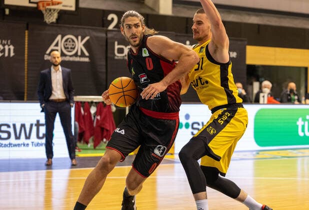 Adam Pechacek (Artland Dragons, 0) ¨¨Tigers Tübingen vs. Artland Dragons, 2. Basketball, Bundesliga, Pro A, Barmer 2 Basketball, Spieltag 13, Spielzeit 2021 2022, 11.12.2021, ¨¨ Tigers Tübingen - Artland Dragons, Basketball, 2. Bundesliga, Barmer 2 Basketball, Spieltag 13, Spielzeit 2021 2022, 11.12.2021 Rottenburg Copyright: xDennisxDuddek xEibnerxPressefotox EP_DDK