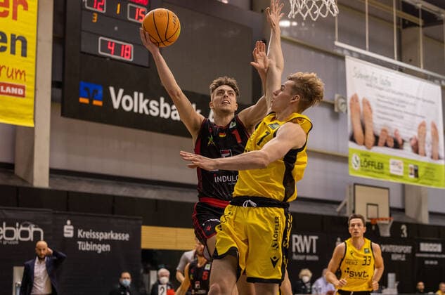Zachary Ensminger (Artland Dragons, 1)¨¨Tigers Tübingen vs. Artland Dragons, 2. Basketball, Bundesliga, Pro A, Barmer 2 Basketball, Spieltag 13, Spielzeit 2021 2022, 11.12.2021, ¨¨ Tigers Tübingen - Artland Dragons, Basketball, 2. Bundesliga, Barmer 2 Basketball, Spieltag 13, Spielzeit 2021 2022, 11.12.2021 Rottenburg Copyright: xDennisxDuddek xEibnerxPressefotox EP_DDK