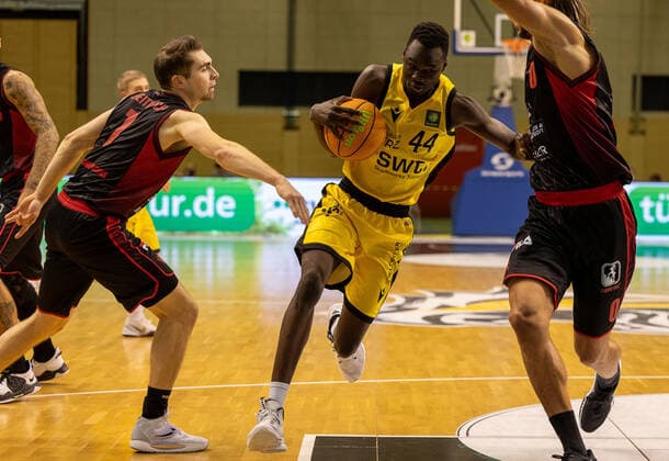 Bakary Dibba (Tigers Tuebingen, 44)¨¨Tigers Tübingen vs. Artland Dragons, 2. Basketball, Bundesliga, Pro A, Barmer 2 Basketball, Spieltag 13, Spielzeit 2021 2022, 11.12.2021, ¨¨ Tigers Tübingen - Artland Dragons, Basketball, 2. Bundesliga, Barmer 2 Basketball, Spieltag 13, Spielzeit 2021 2022, 11.12.2021 Rottenburg Copyright: xDennisxDuddek xEibnerxPressefotox EP_DDK