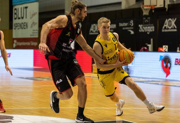 Aatu Kivimaeki (Tigers Tuebingen, 12)¨¨Tigers Tübingen vs. Artland Dragons, 2. Basketball, Bundesliga, Pro A, Barmer 2 Basketball, Spieltag 13, Spielzeit 2021 2022, 11.12.2021, ¨¨ Tigers Tübingen - Artland Dragons, Basketball, 2. Bundesliga, Barmer 2 Basketball, Spieltag 13, Spielzeit 2021 2022, 11.12.2021 Rottenburg Copyright: xDennisxDuddek xEibnerxPressefotox EP_DDK