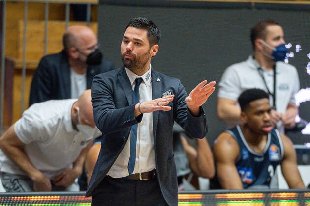 Sebastin Gleim (Harko Merlins Crailsheim, Headcoach), GER, Hakro Merlins Crailsheim vs. MHP Riesen Ludwigsburg, Basketball, Bundesliga, easycredit, 10. Spieltag, Spielzeit 2021 2022, 11.12.2021, GER, Hakro Merlins Crailsheim vs. MHP Riesen Ludwigsburg, Basketball, Bundesliga, easycredit, 10. Spieltag, Spielzeit 2021 2022, 11.12.2021 Ludwigsburg Copyright: xEibner-Pressefoto SaschaxWaltherx EP_EER
