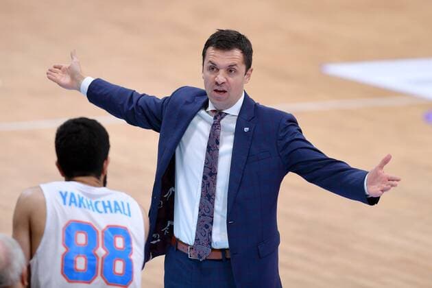 Igor Jovovic (Trainer, Headcoach Mitteldeutscher BC) enttaeuscht, frustriert, Emotion , Basketball, Bundesliga, BBL, BG Goettingen - Syntainics MBC, 11.12.2021, BG Goettingen - Mitteldeutscher BC, Basketball, Bundesliga, GER, BBL, 11.12.2021 Goettingen Copyright: xEibner-Pressefotox-xRolandxSippelx