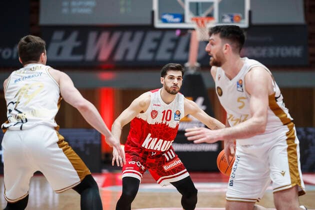 GER, Wuerzburg, s.Oliver Arena, 12.12.2021, emspor, emonline, despor, deonline, s.Oliver Wuerzburg vs. Basketball Loewen Braunschweig, easyCredit BBL, 10. Spieltag Bild: Luciano Parodi (s.Oliver Wuerzburg) Copyright: HMBxMedia JulienxBecker