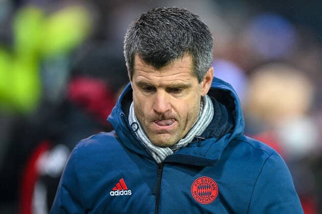 Trainer Jens Scheuer (Coach, Headcoach, FC Bayern München, FCB) enttäuscht schauend, Enttäuschung, Frustration, disappointed, pessimistisch Einzelbild, Aktion, Action, 12.12.2021, Berlin (Deutschland), Fussball, Flyeralarm Frauen-Bundesliga, 1. FFC Turbine Potsdam - FC Bayern München, DFB DFL REGULATIONS PROHIBIT ANY USE OF PHOTOGRAPHS AS IMAGE SEQUENCES AND OR QUASI-VIDEO.