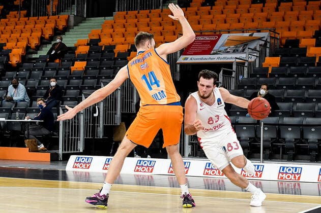 GER, EuroCup, ratiopharm ulm vs Mincidelice JL Bourg en Bresse 14.12.2021, ratiopharm arena, Neu-Ulm, GER, EuroCup, ratiopharm ulm vs Mincidelice JL Bourg en Bresse, im Bild Philipp Herkenhoff (Ulm, 14), Axel Julien (Bourg en Bresse, 83)