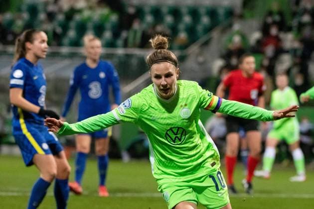 Svenja Huth (VfL Wolfsburg) jubelt ueber das Tor zum 2:0, GER, VfL Wolfsburg vs. FC Chelsea London, 16.12.2021, Uefa Womens Champions League Gruppenphase, 6. Spieltag, Spielzeit 2021 2022 GER, VfL Wolfsburg vs. FC Chelsea London, 16.12.2021, Uefa Womens Champions League Gruppenphase, 6. Spieltag, Spielzeit 2021 2022 Wolfsburg Copyright: xEIBNER MichaelxMemmlerx EP_MMR